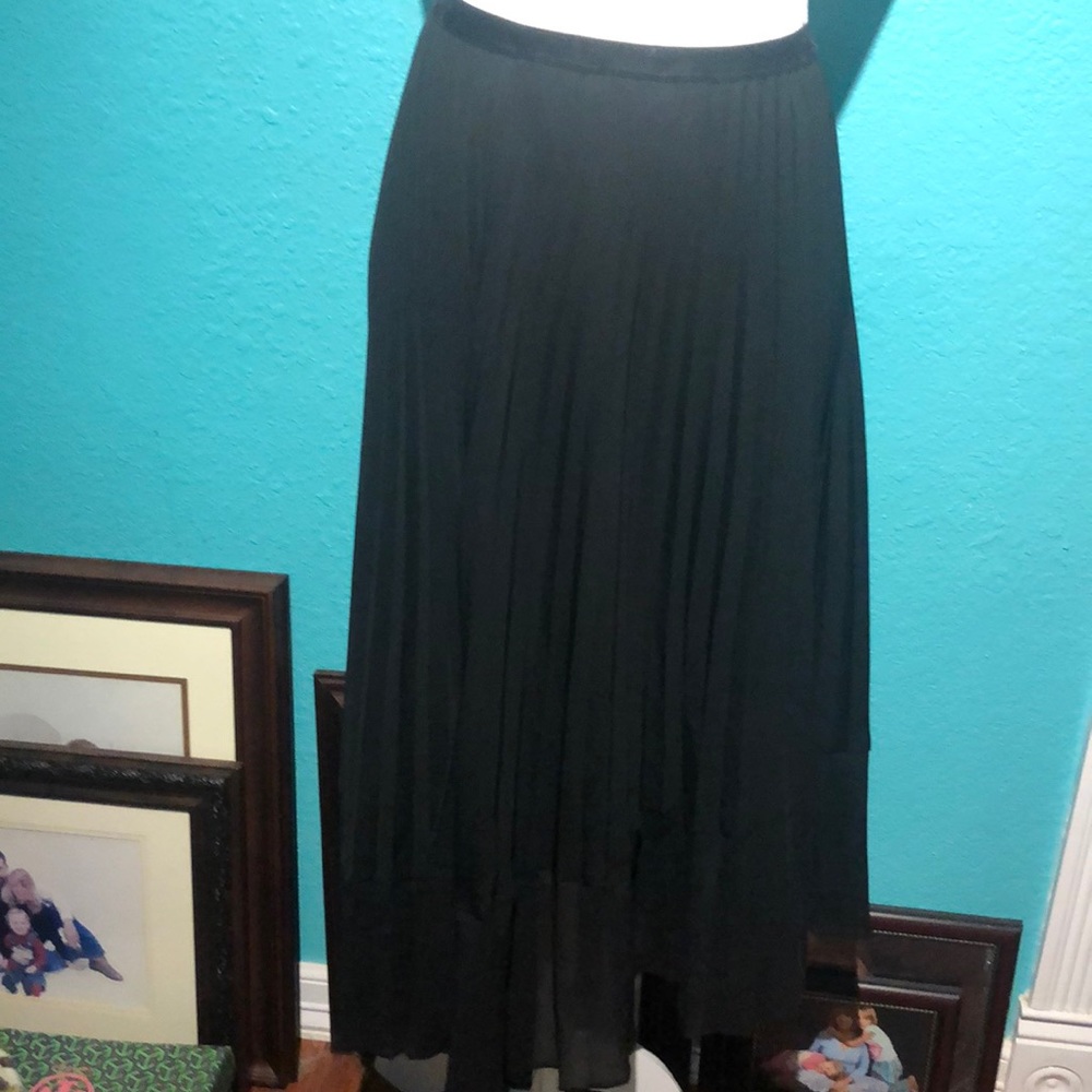 Black White House Black Market pleated skirt size 2